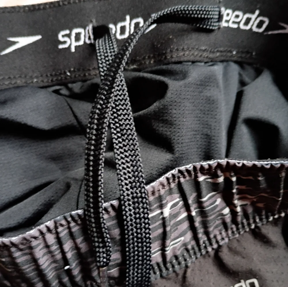 Speedo Men's Black Heathered Shorts Small Drawstring Pockets‎ Pull On
